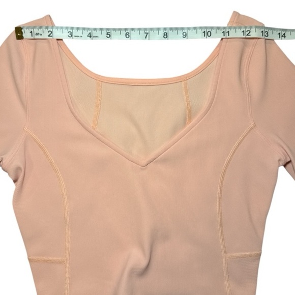 Lululemon Ribbed Contoured V-Neck Crop Top Sz 4 Malibu Peach Yoga Active - Picture 10 of 10